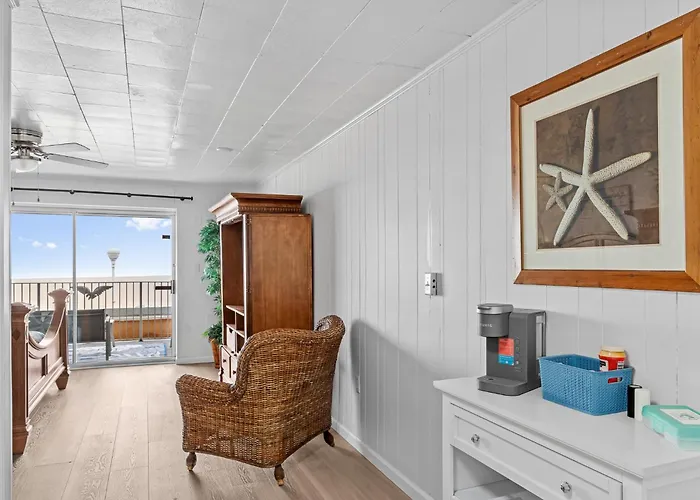 Apartment 1 Bedroom On The Boardwalk By The Inlet