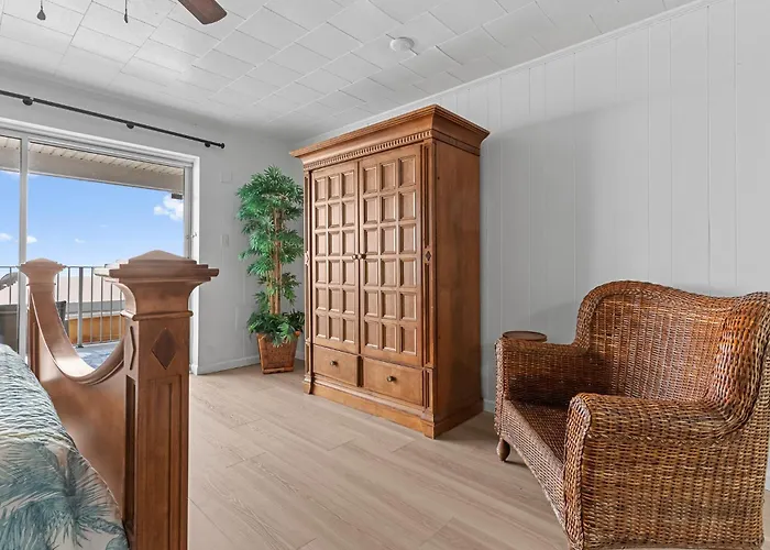 Apartment 1 Bedroom On The Boardwalk By The Inlet